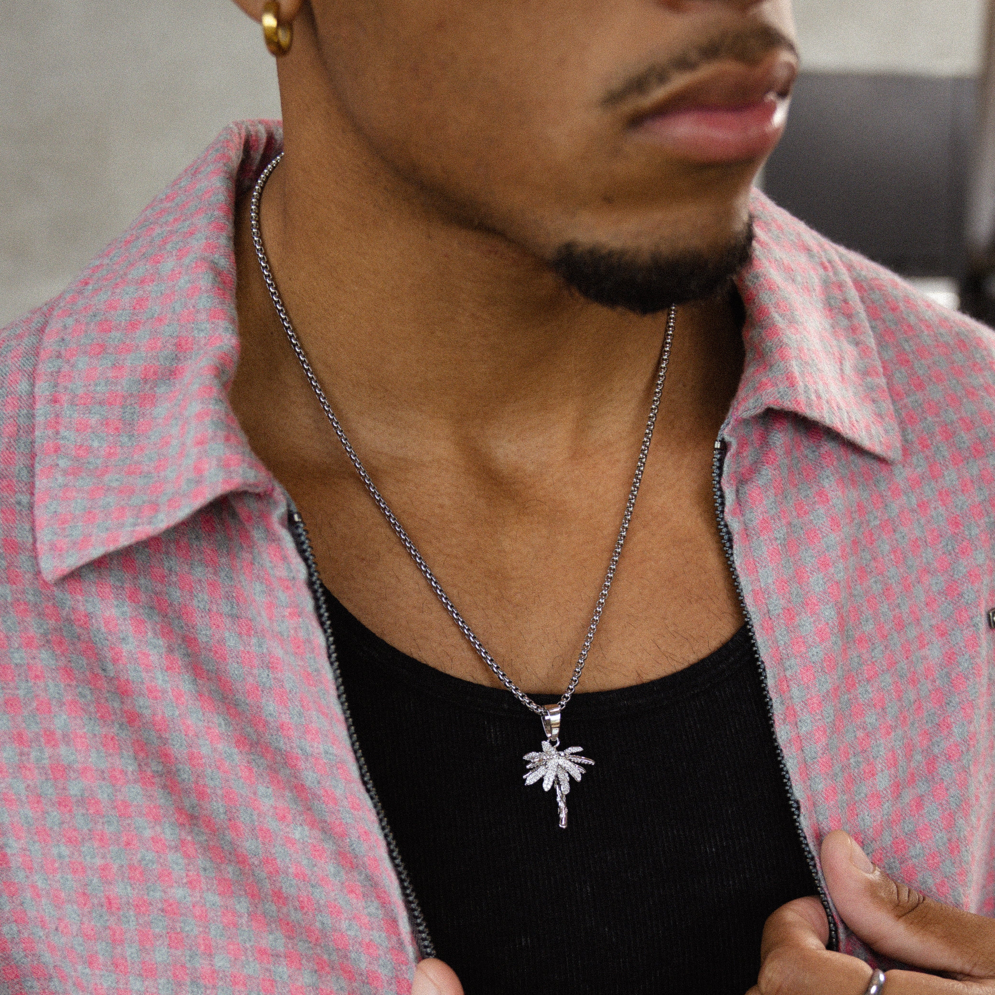 The Palm Pendant - RG142