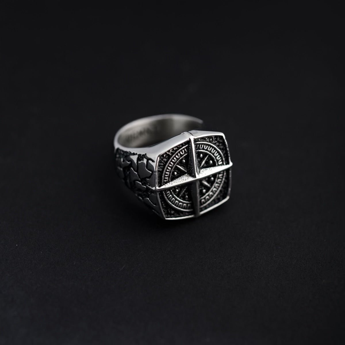 The Big Compass Ring - RG223 - rgmntco