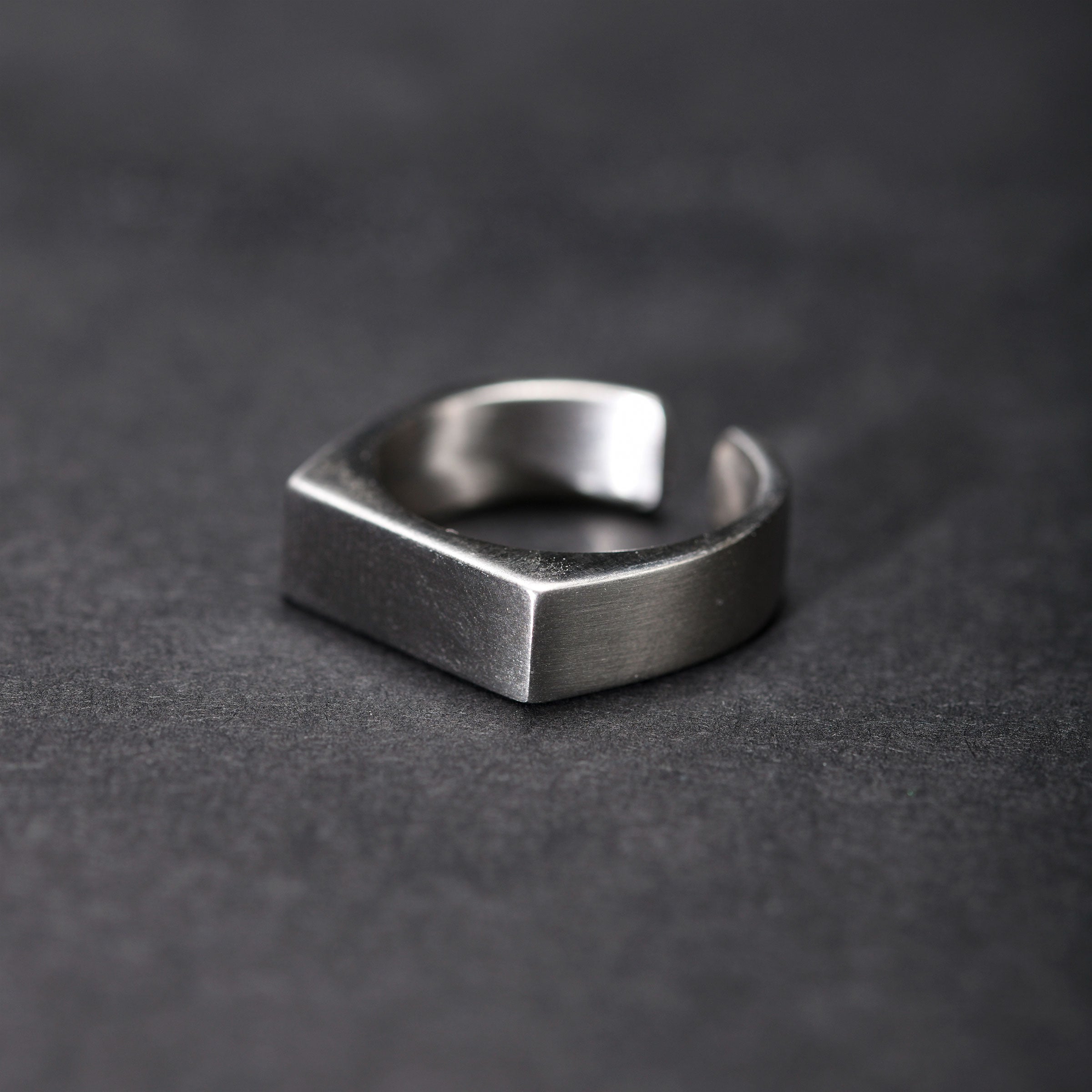 The Blinder Ring RG220 - rgmntco